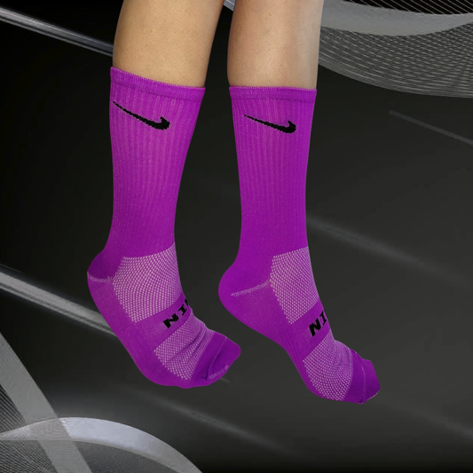 Medias deportivas NK, color purpura