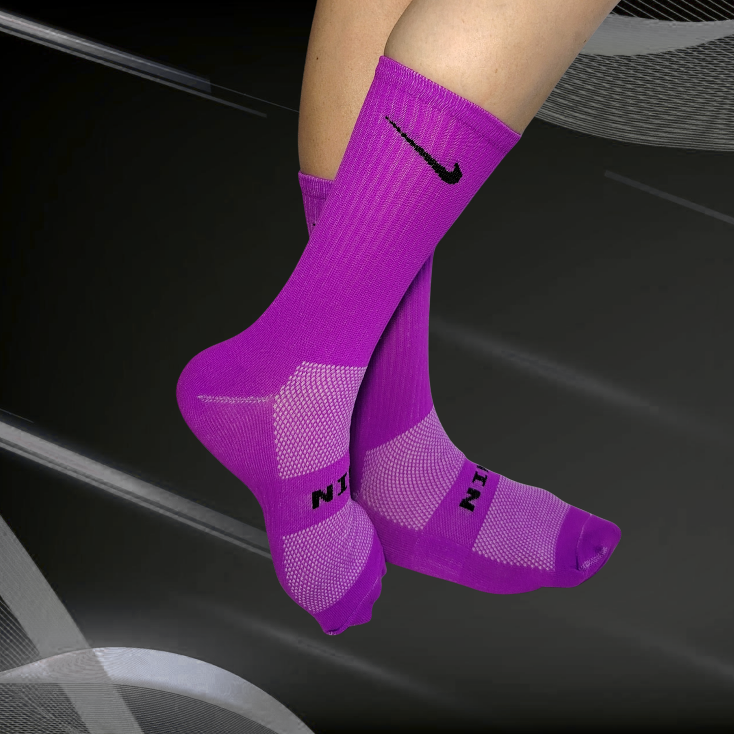 Medias deportivas NK, color purpura