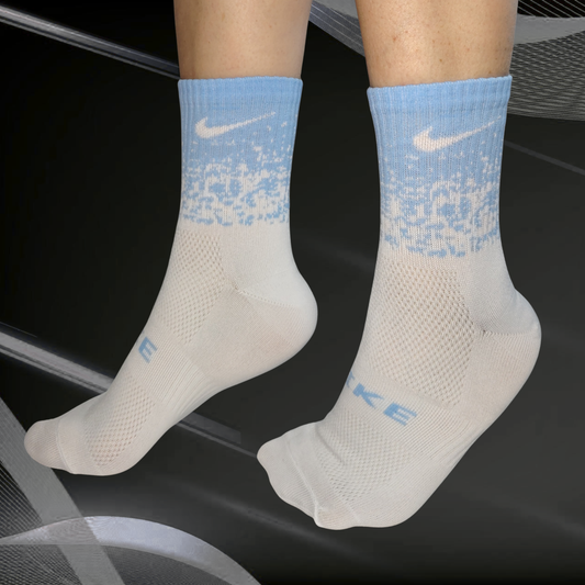Medias deportivas en degradado NK, azul claro con blanco