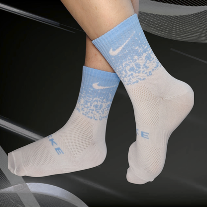 Medias deportivas en degradado NK, azul claro con blanco