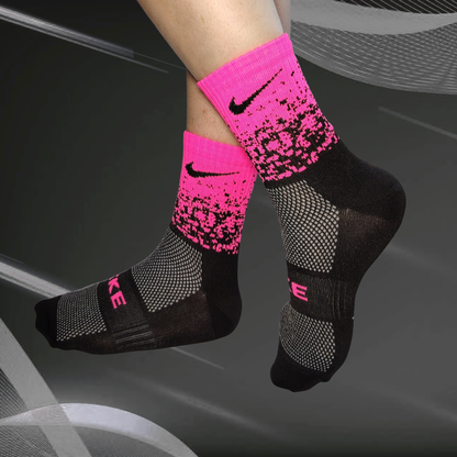 Medias deportivas en degradado NK, fucsia con negro