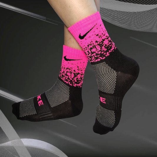 Medias deportivas en degradado NK, fucsia con negro