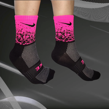 Medias deportivas en degradado NK, fucsia con negro