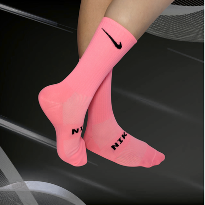 Medias deportivas NK, color rosado neón